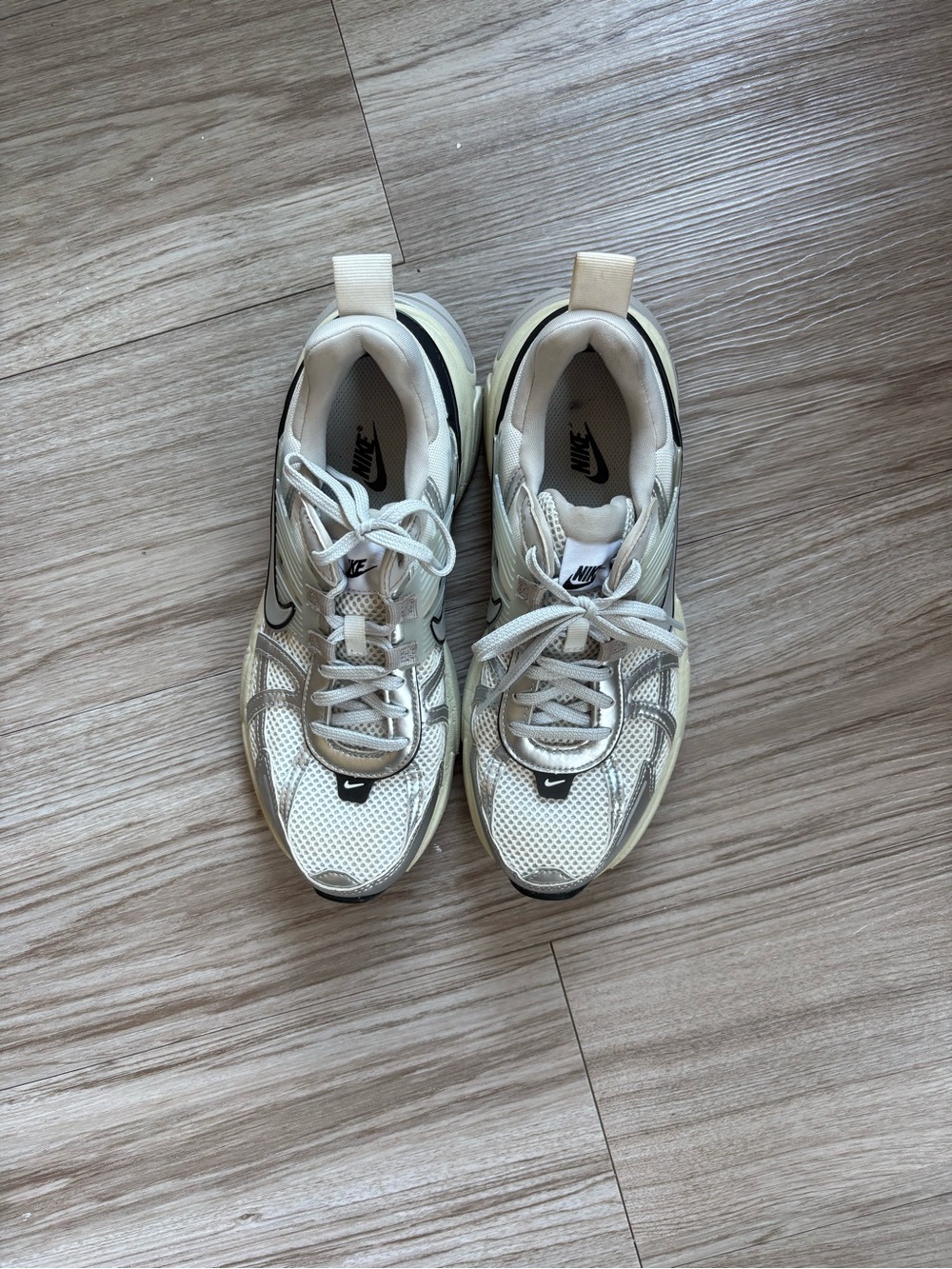 Nike Women’s V2K Running Shoe Cream and White Performance Sneakers Size 8.5